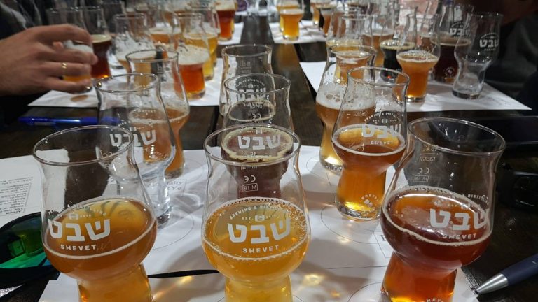 בירימינה, תחרות בירה, סדנת בירה, טעימות בירה, סדנאות בירה, סדנאות גיבוש לעובדים, ימי כיף וגיבוש לעובדים, רעיונות לפעילות גיבוש לעובדים, נעמה אשכנזי,מלכת הבירה, סדנת גיבוש, סדנת אלכוהול, מתנה מקורית לגבר, פעילות גיבוש