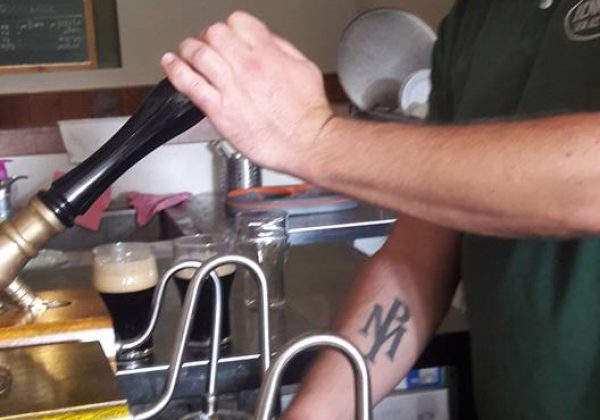 מועדון הבירה נוסע העירה: Bennys Cask Ale Pub